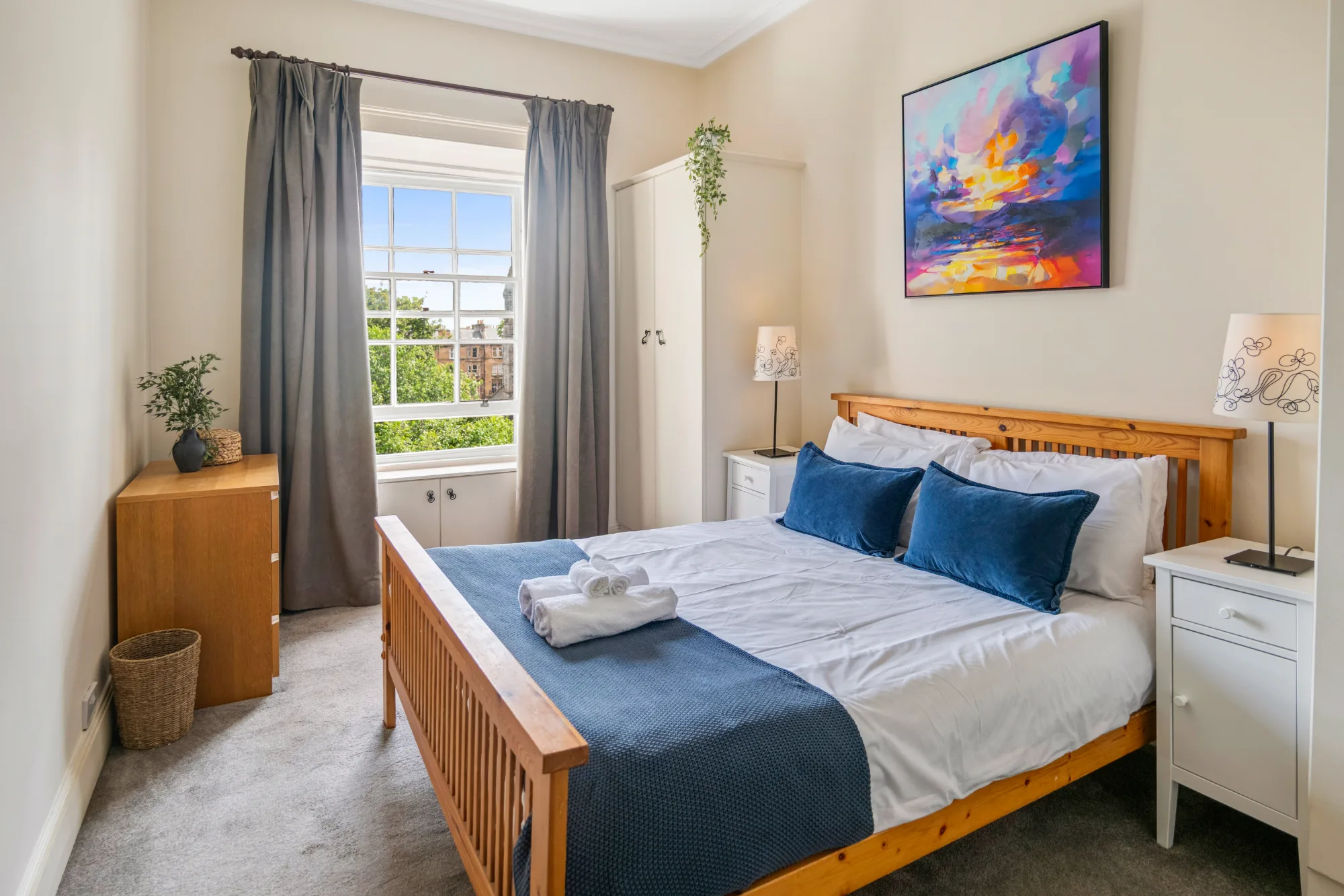 Bellevue Crescent — photo 14 of 33